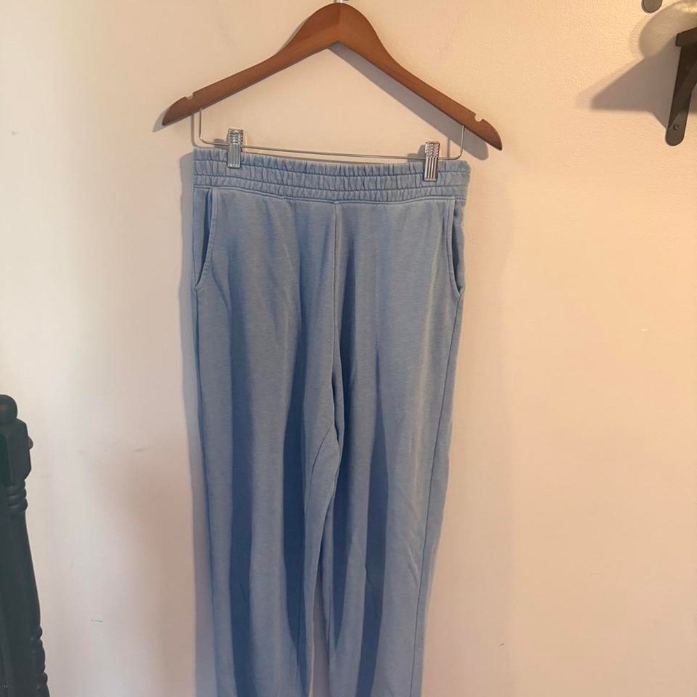 American Eagle Outfitters light blue sweatpants in a S #loungewear #cozy